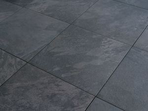 La surface imitation ardoise des dalles Alpine Black