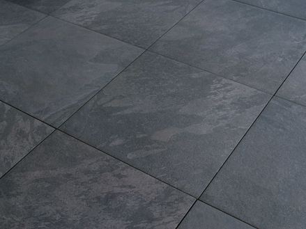 La surface imitation ardoise des dalles Alpine Black