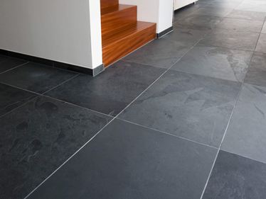 Photo du client:Carreaux d'ardoise Mustang, posés dans l'escalier / le couloir