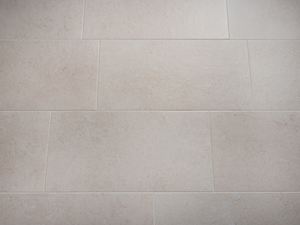 Les carreaux imitation pierre Sevilla Cream et leurs joints