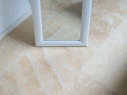 Carreaux de travertin Medium Line avec miroir