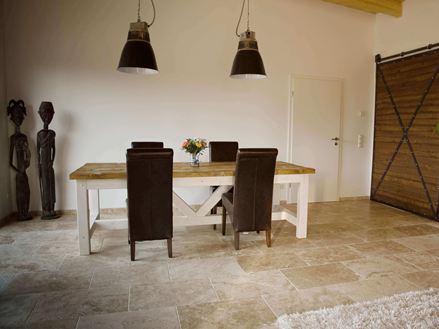 Photo du client : Carreaux de travertin Rustic posés dans la salle à manger