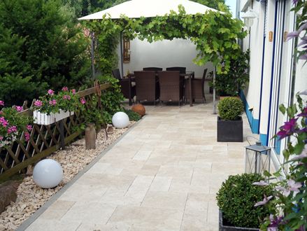 Le travertin Medium SELECT en opus romain posé en terrasse