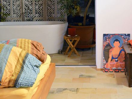 les dalles Solnhofen créent une ambiance chaleureuse
