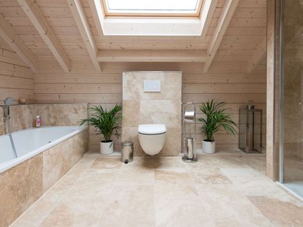 Travertin Rustic-Fliesen im Badezimmer
