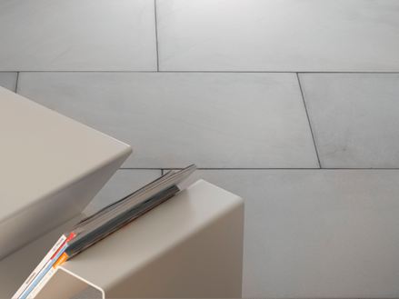 Carrelage en grès Kandla Grey avec magazines